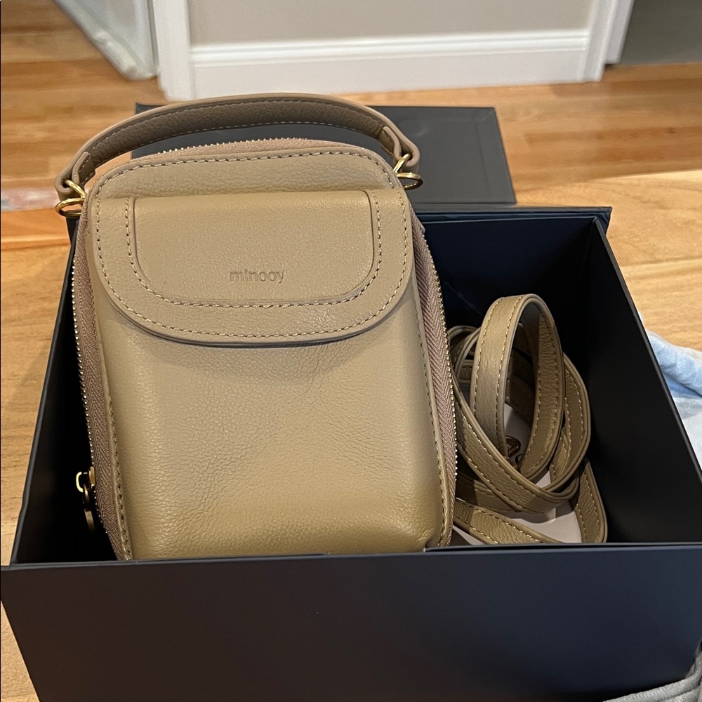 Minooy Aphrodite Crossbody Bag